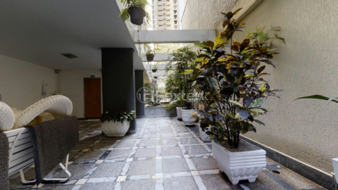 Image 35 - 925400